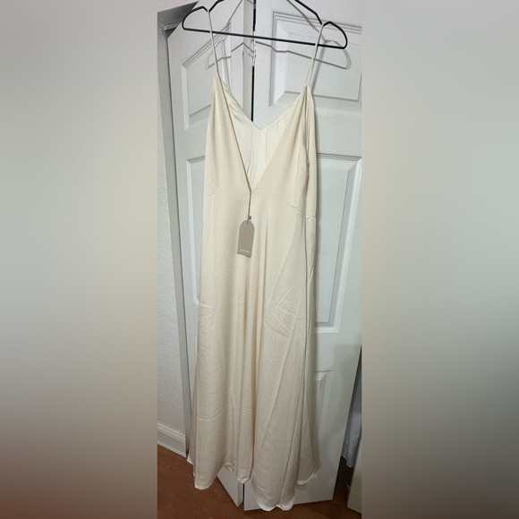 Beatrice Flowy Maxi Dress - Sand - MESHKI - Picture 4 of 5